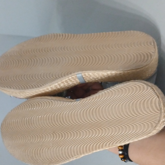 Embellished Floral Sandals ,size 41, fits size 10, made In Colombia, pre-owned - Picture 6 of 7